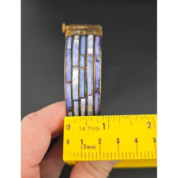 Vntg Hinged Brass Bangle Bracelet 5 Rows Mother of Pearl Inlay Ornate Detailing - Picture 8 of 9